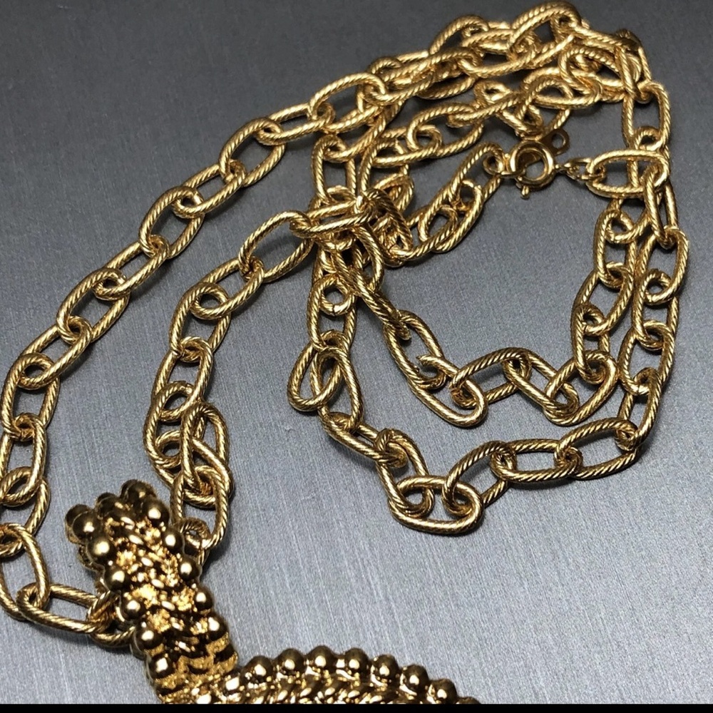 VTG Modern Avon Medallion Necklace - Picture 11 of 15